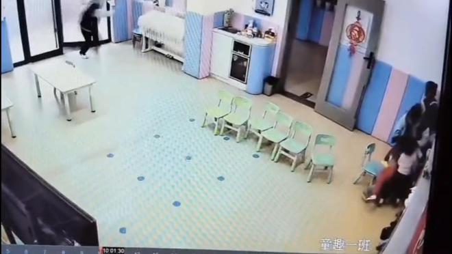 生后续来了！网友表示：这嘉奖是不是低了凯发app网站地震中高中生背起同学逃(图1)
