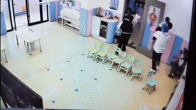 生后续来了！网友表示：这嘉奖是不是低了凯发app网站地震中高中生背起同学逃(图8)