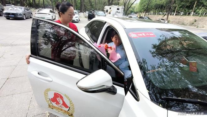 业致敬白衣天使凝聚社会温情凯发k8娱乐唯一沈阳爱心企(图3)