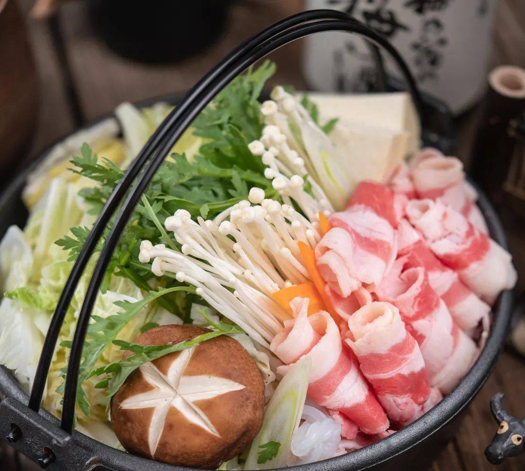 做冬日暖心锅物——寿喜烧凯发k8国际娱乐首选在家(图2) 做冬日暖心锅物——寿喜烧凯发k8国际娱乐首选在家(图2)