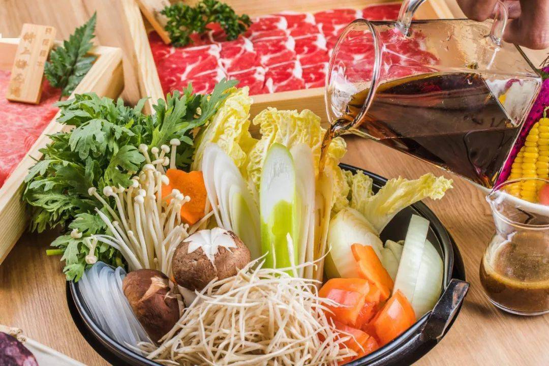 做冬日暖心锅物——寿喜烧凯发k8国际娱乐首选在家(图4) 做冬日暖心锅物——寿喜烧凯发k8国际娱乐首选在家(图4)