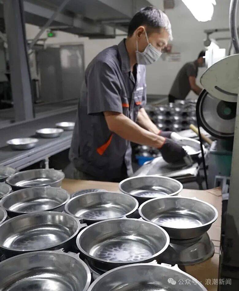 口锅一天卖出3万多个……k8凯发一触即发温州这(图4)