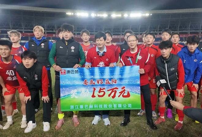 榜后他蹬三轮卖锅干到全球第一k8凯发国际登录高考2次落(图2)