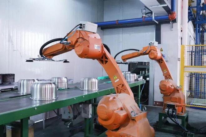 榜后他蹬三轮卖锅干到全球第一k8凯发国际登录高考2次落(图7)